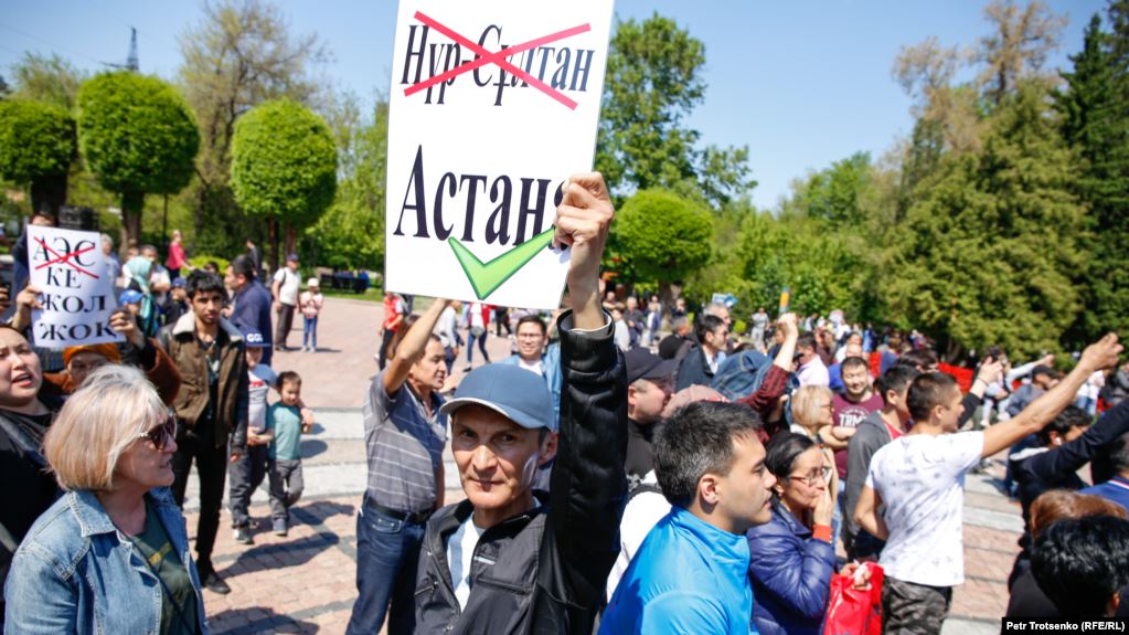 Издания и активисты, не признающие название Нур-Cултан